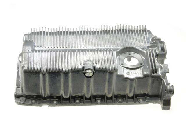 ÖLWANNE passend für VW GOLF V/VI 1.6 05-, CADDY III 1.6 04-, AUDI A3 1.6 04-, SKODA OCTAVIA 1.6 04-, SEAT ALTEA 1.6 04- /Z OTWOREM NA CZUJNIK POZIOMU OLEJU/