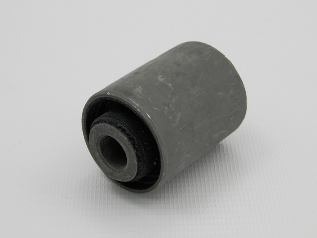 BUCHSE, GUMMI-METAL passend für SUBARU LEGACY 89-, IMPREZA 92-, FORESTER 97-