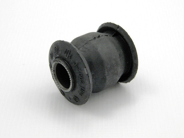 NOK BUCHSE, GUMMI-METAL passend für SUZUKI SWIFT SF310/413 1.0,1.3 89- /QUERLENKER UNTEN, VORN/