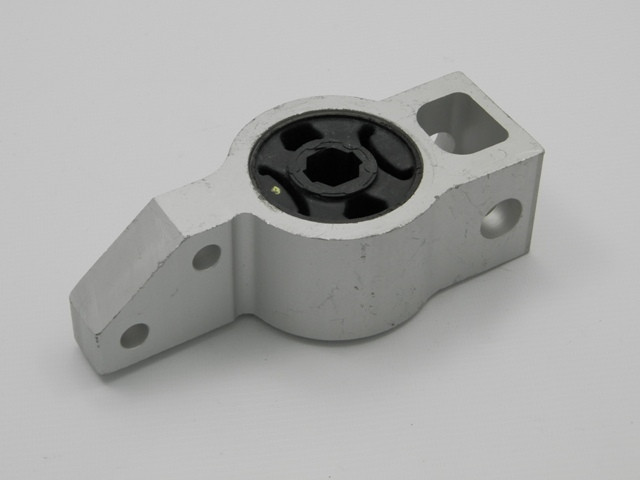 BUCHSE QUERLENKER passend für VW GOLF V 03-,CADDY 04-,TOURAN 03-,AUDI A3 03-,OCTAVIA 04-,SEAT ALTEA /HINTERE, VORNE QUERLENKER, UNTER//LINKS/