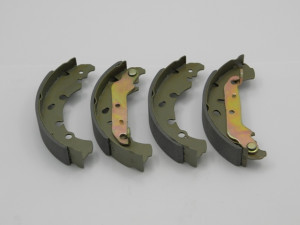 ALPHA BRAKES BREMSBACKENSATZ passend für MAZDA 2 DY 02-, FORD FIESTA IV,V 96-08, FUSION 02-, KA 1.6 03-, PUMA 97-