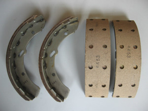 Bremsbackensatz 4 st vordere achse für Mitsubishi canter fe431, fe444 breite 75 mm oem: mc112078