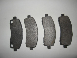 Bremsbelagsatz, Bremsbeläge hinterachse passend für Mitsubishi canter fuso fb83b oem: mk529567