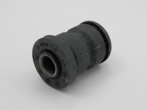 AS BUCHSE, GUMMI-METAL passend für TOYOTA COROLLA E10/E11 92-01 /QUERLENKER UNTEN, VORN/