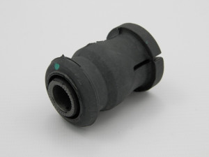 BUCHSE QUERLENKER passend für TOYOTA RAV-4 00-05 /VORNE, UNTERE/
