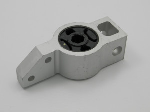 BUCHSE QUERLENKER passend für VW GOLF V 03-,CADDY 04-,TOURAN 03-,AUDI A3 03-,OCTAVIA 04-,SEAT ALTEA /HINTERE, VORNE QUERLENKER, UNTER//LINKS/