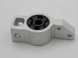 BUCHSE QUERLENKER passend für VW GOLF V 03-, CADDY 04-, TOURAN 03-, AUDI A3 03-, OCTAVIA 04-, SEAT ALTEA /HINTERE, VORNE QUERLENKER, UNTER//RECHTS/