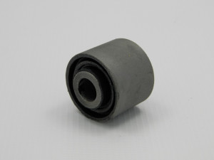 BUCHSE QUERLENKER passend für FORD FOCUS I/II 98-07, C-MAX CAP/CB3 03-, MONDEO III 00-07, MAZDA 3 02-, MAZDA 5 05- /HINTEN, QUER/