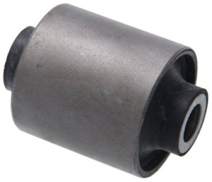 BUCHSE QUERLENKER passend für HYUNDAI ELANTRA 06-, I30 07-, KIA CARENS III 06-, CEED 07- /HINTEN, UNTEN, INNERN/