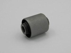 BUCHSE QUERLENKER passend für TOYOTA LAND CRUISER 90 96-02, TOYOTA HILUX/4RUNNER 95-02, HYUNDAI IX35/TUCSON 09-, HYUNDAI SANTA FE 06- HYUNDAI SONATA GF 09- /ENTLANG HINTEN/